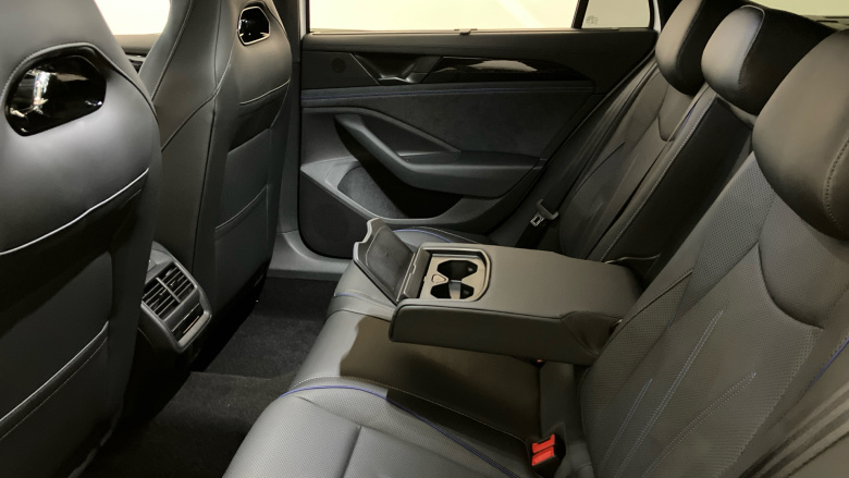 Volkswagen Passat 1.5 eTSI R-Line 5dr DSG Petrol Estate